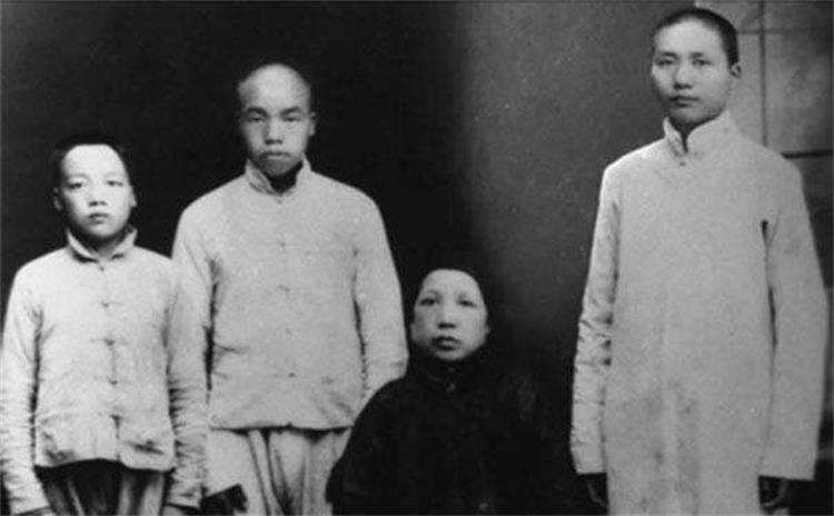 毛泽东三兄弟与母亲的合影 (2).jpg