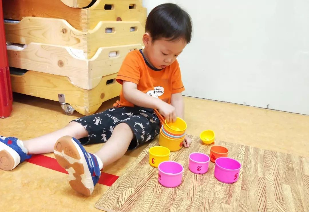 放回工作时，要保持教具的整洁，方便下一位小朋友拿取.jpg